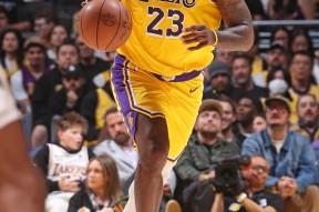 乐鱼体育官方网站-詹姆斯绝杀时刻，引发争议点燃赛场，全明星入选迎来胜利！