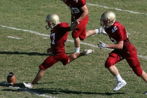 乐鱼体育官网-萨拉赫与60激战曼联分钟，夺冠胜负难料！，内马尔焦点对战引发球迷热议